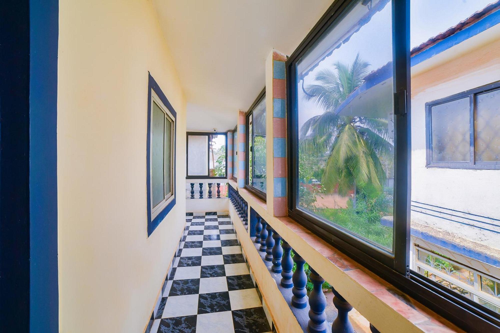 Oyo Royal Castle Near Baga Beach Exterior photo